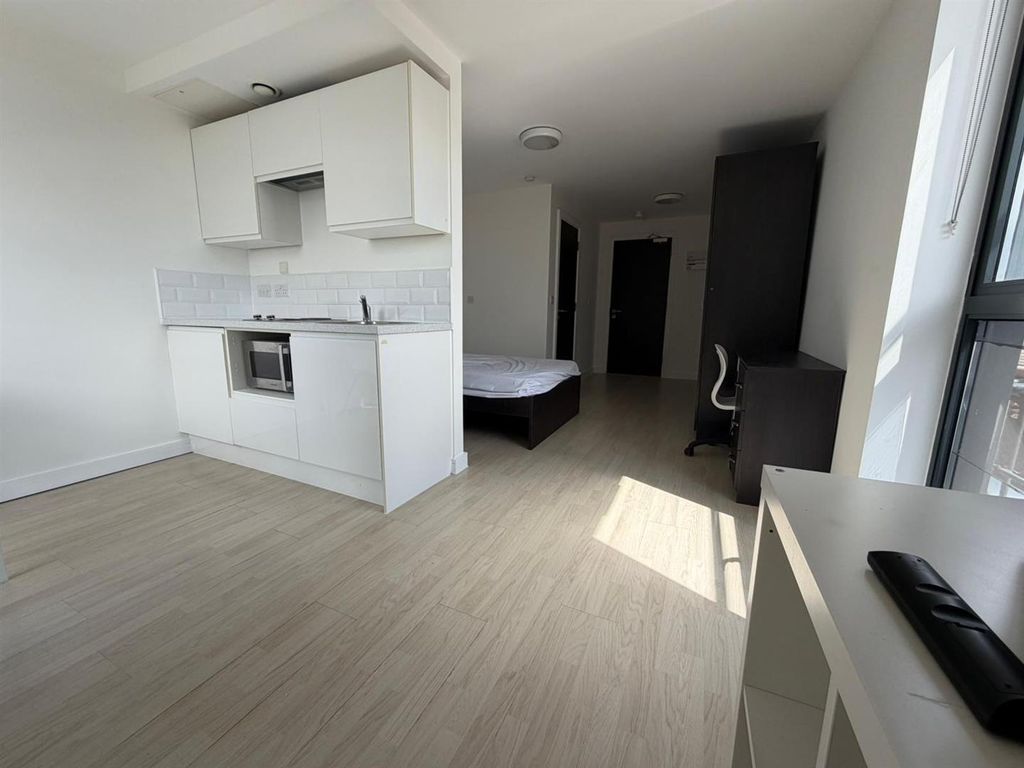 Property photo 3 of 6 68 Parliament Place Living Area 2026.Jpg