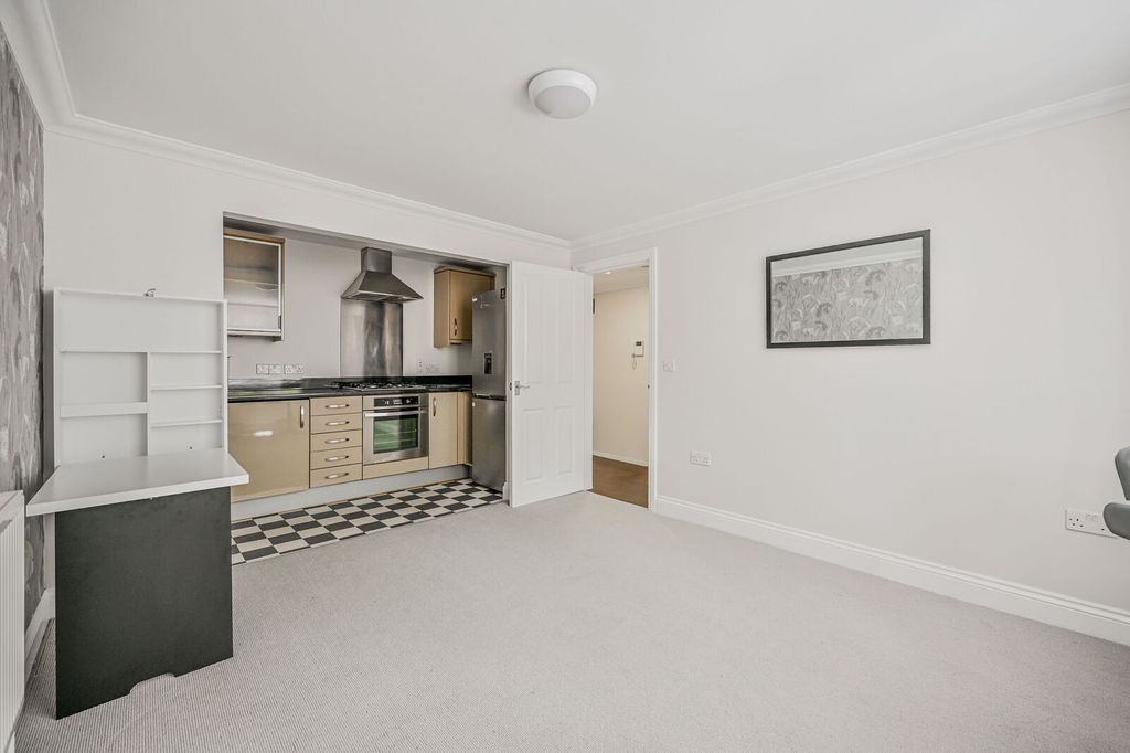 Property photo 3 of 6