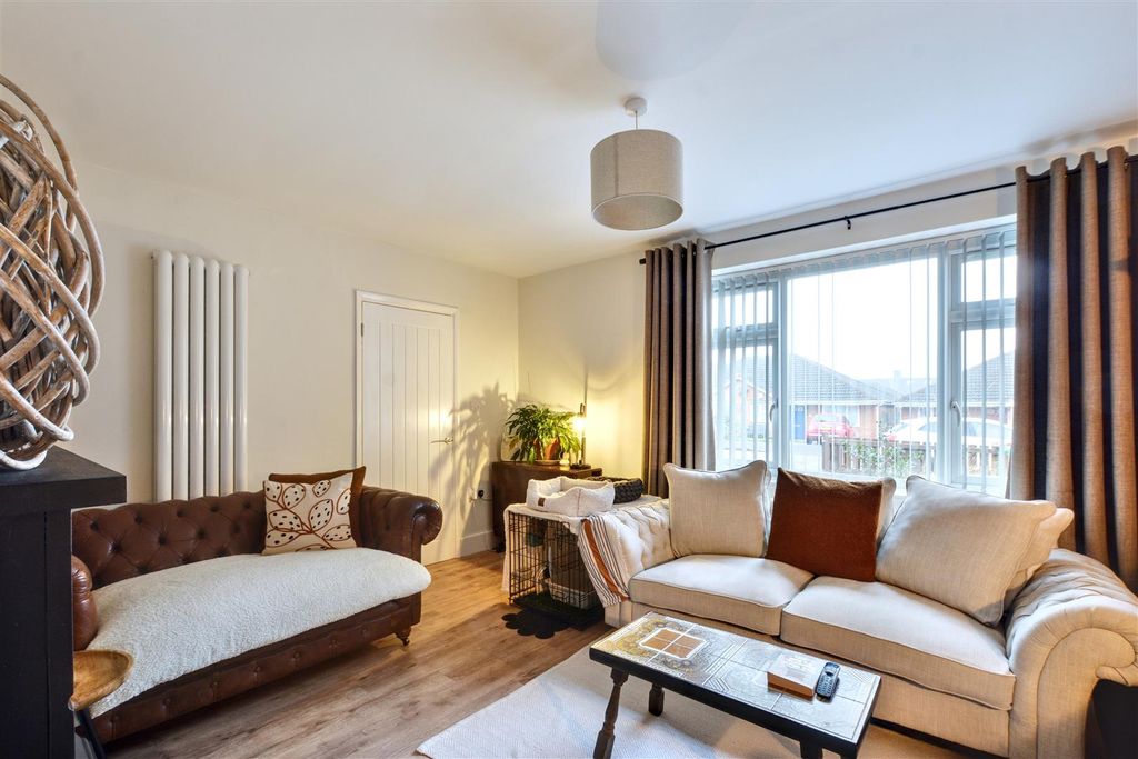 Property photo 2 of 28 Lounge_2.Jpeg