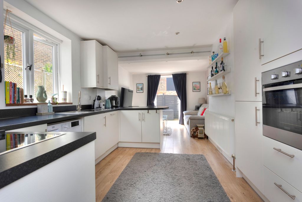 Property photo 1 of 17 Scf143Hv1007