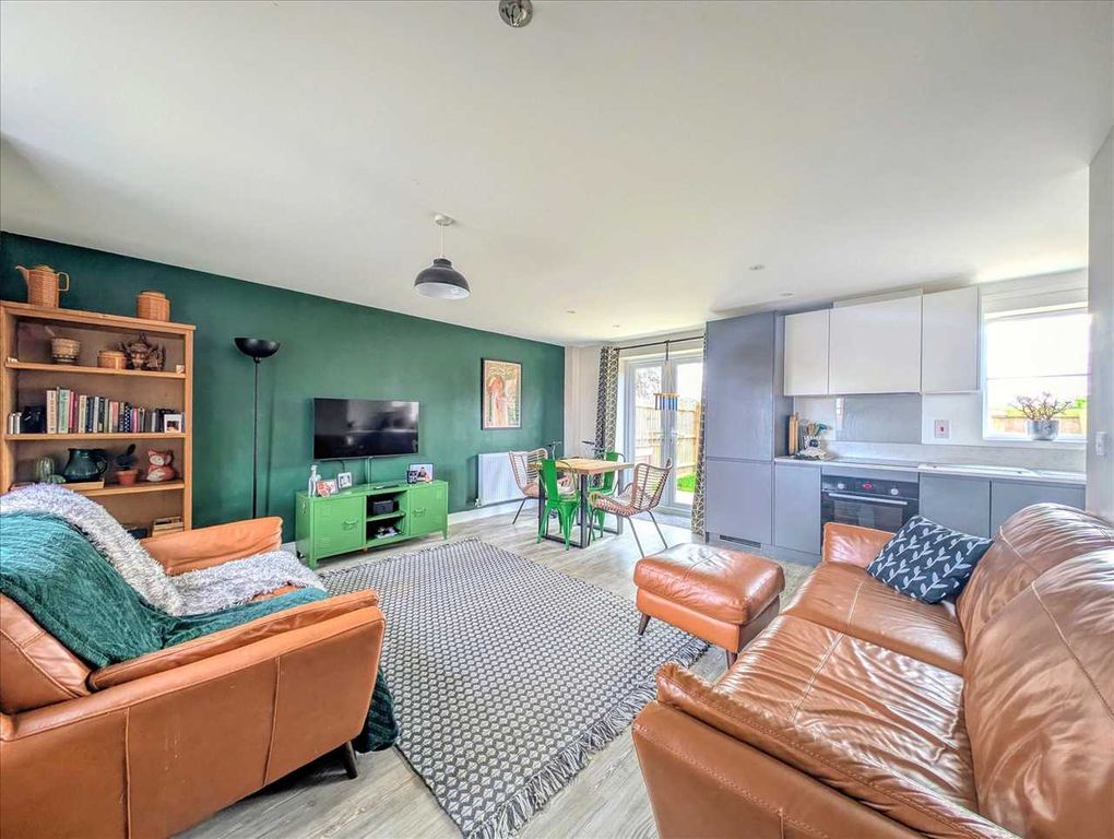 Property photo 3 of 8 Lounge /Diner