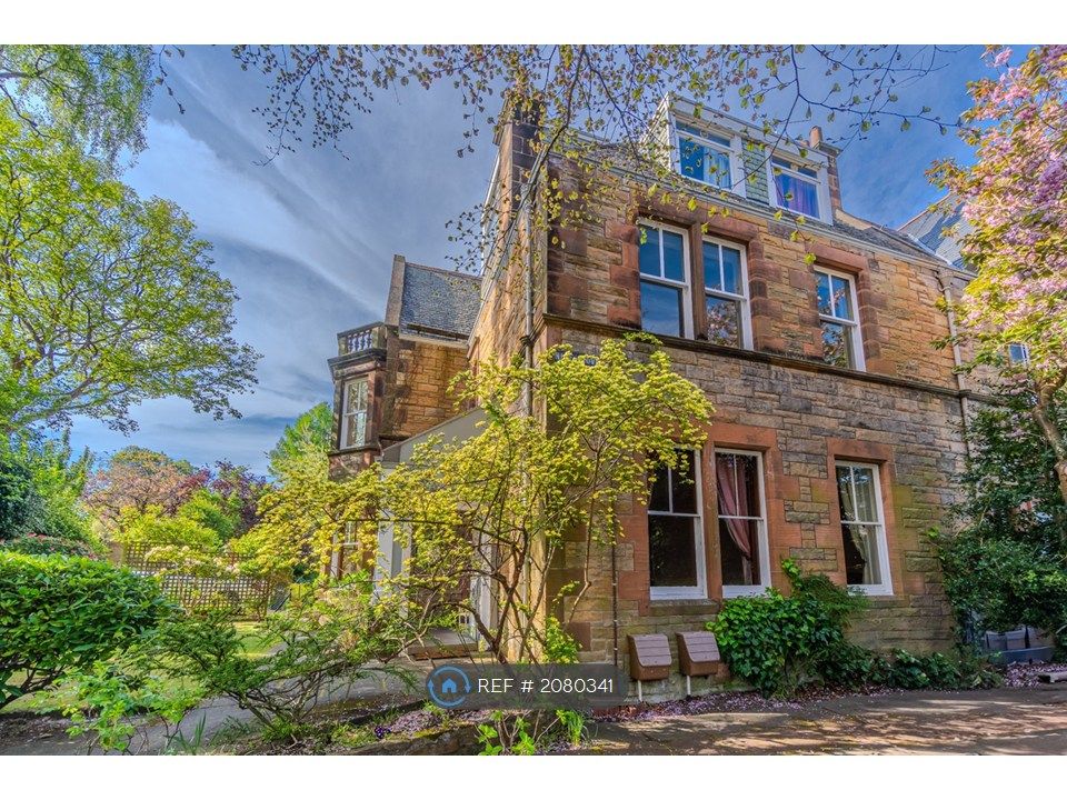 Property photo 2 of 12 Driveway