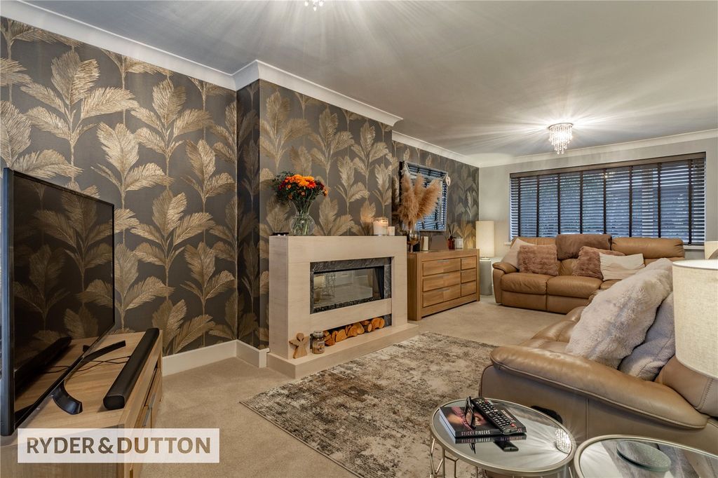 Property photo 3 of 21 Lounge