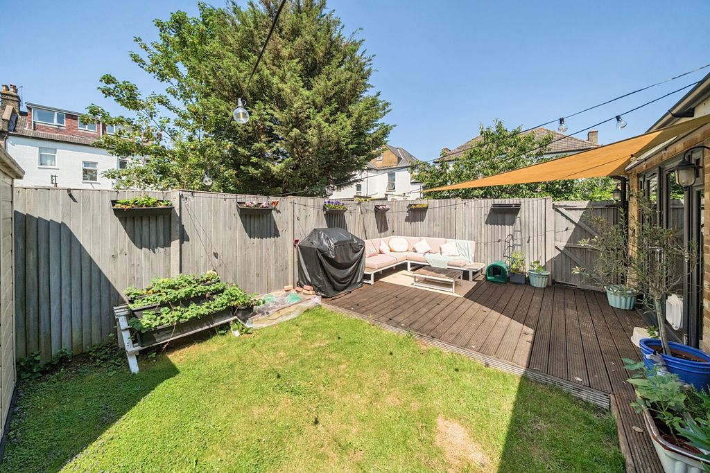 Property photo 3 of 18 1483033-11-6A3Bbd...