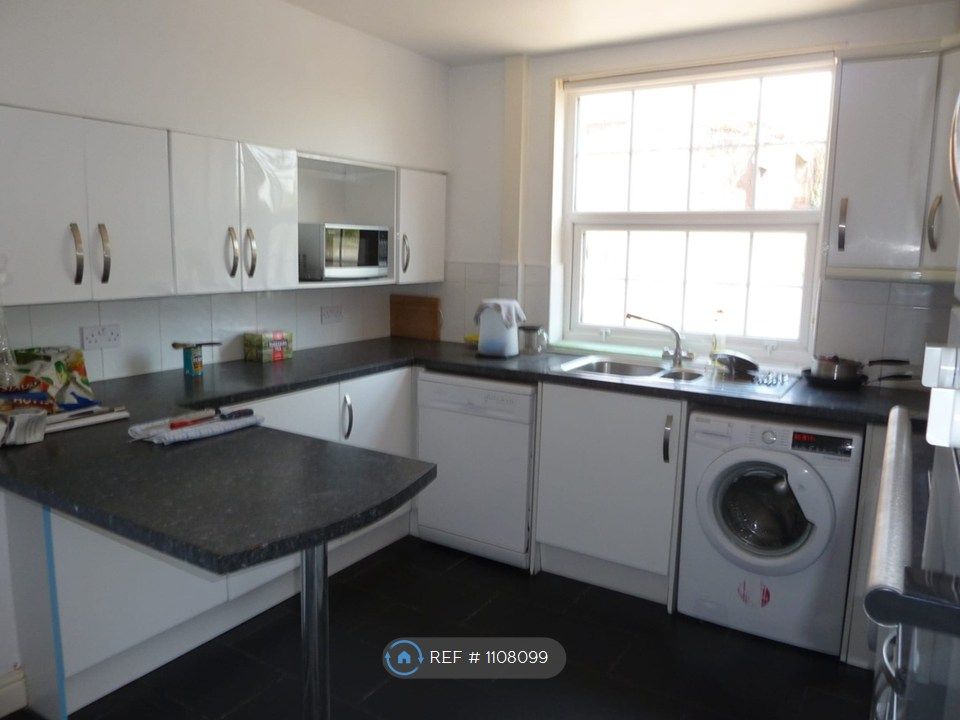 Property photo 3 of 12 Kitchen Pic 1