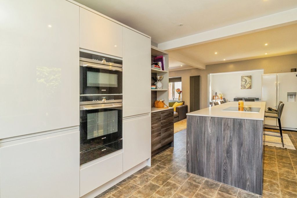 Property photo 1 of 30 Pbox-Img.Jpg