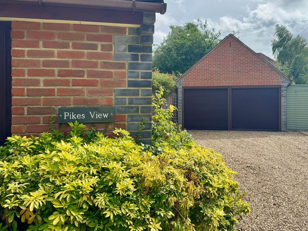 Property photo 2 of 33
