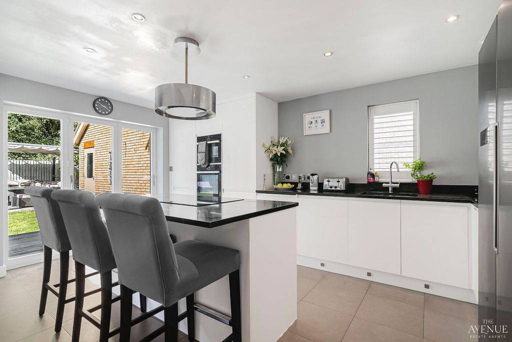 Property photo 2 of 18 4465106