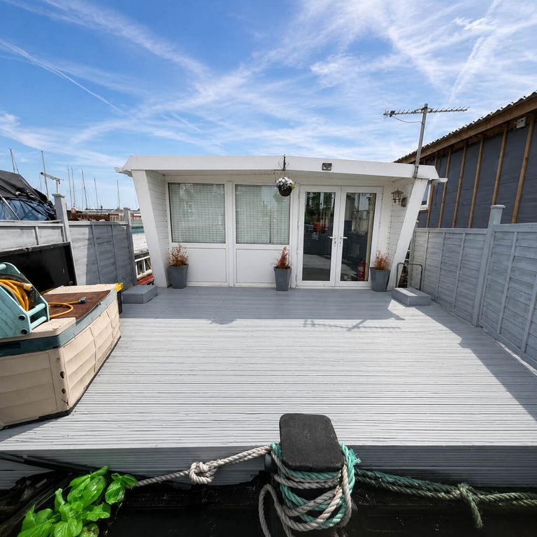 Property photo 3 of 22