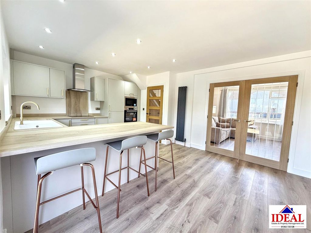 Property photo 2 of 20 Image00023.Jpg