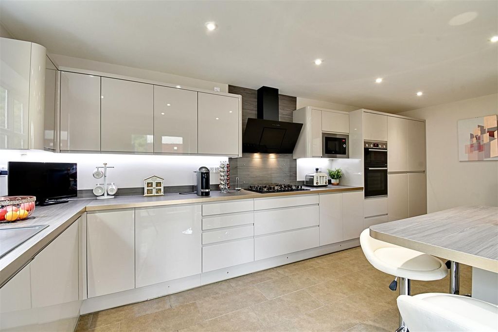 Property photo 2 of 25 Kitchen 3.Jpg