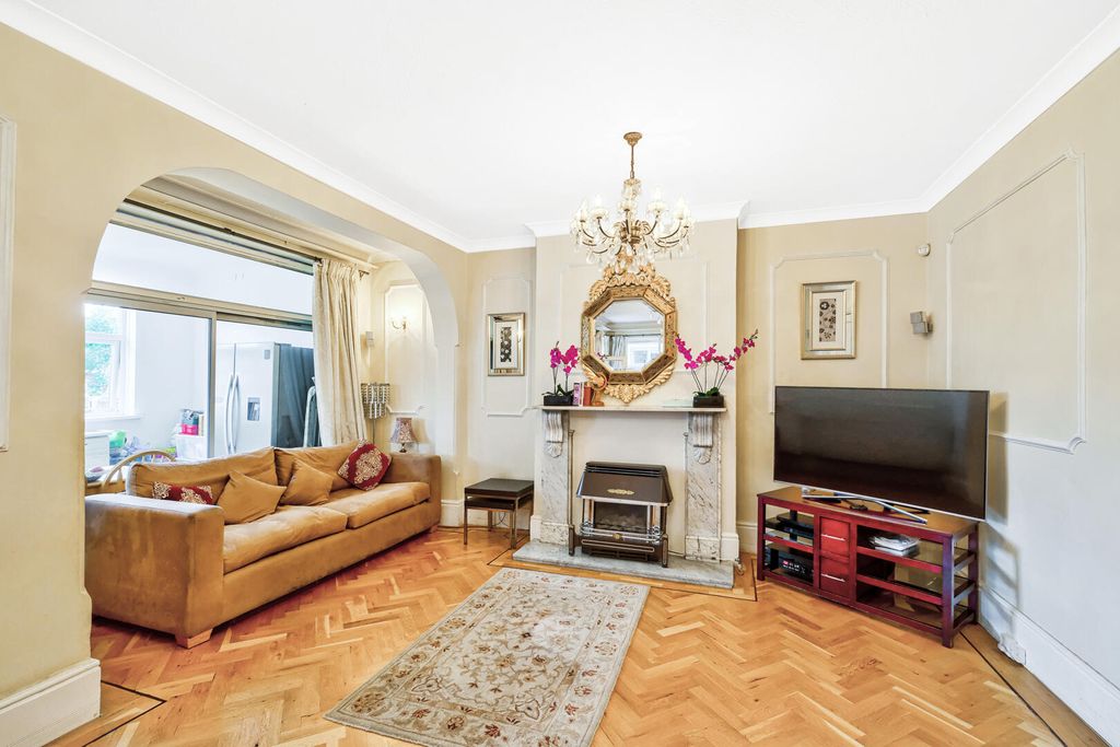 Property photo 3 of 17