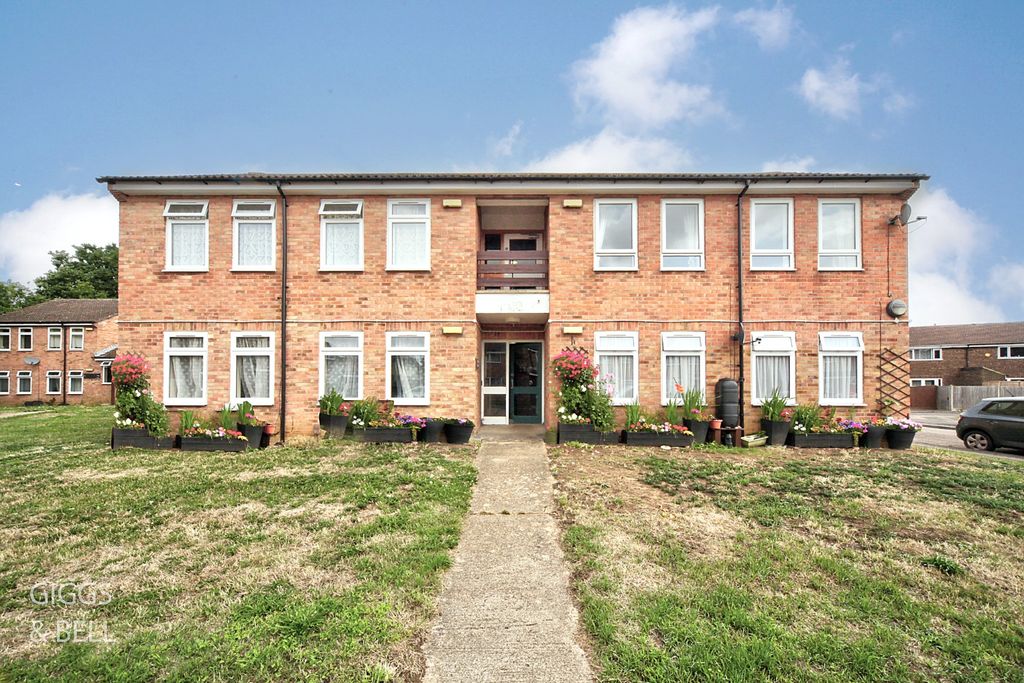 Property photo 1 of 12 4381041