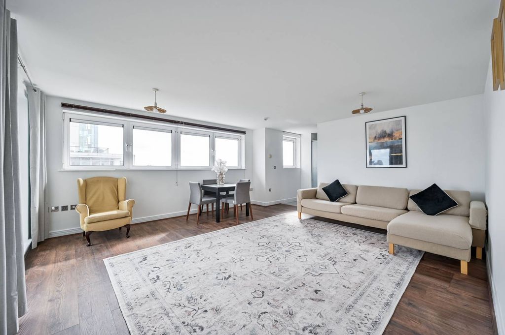 Property photo 3 of 11