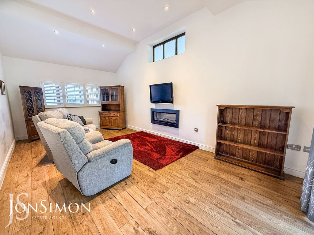 Property photo 3 of 31