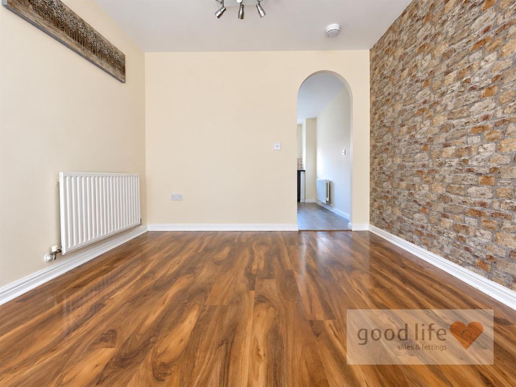 Property photo 3 of 11 20261008_223030204_Iosbeechbrooke.Jpg
