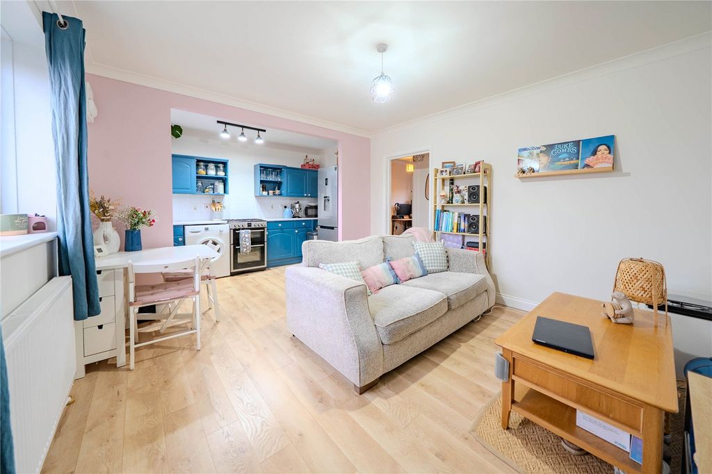 Property photo 2 of 7 Lounge/Diner