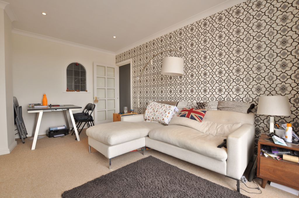 Property photo 3 of 6 Photo 03