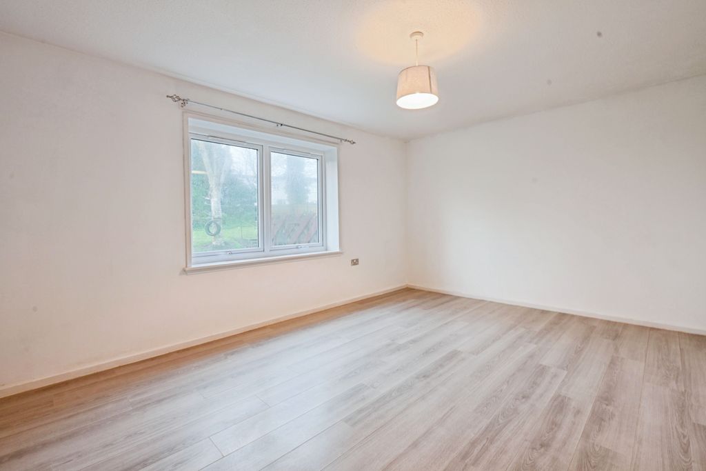 Property photo 3 of 15 Lounge