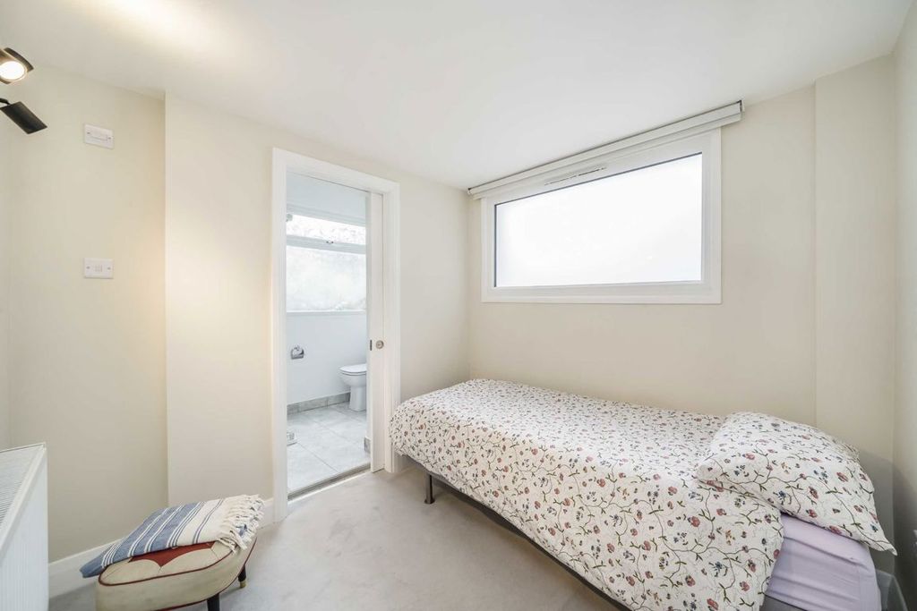 Property photo 3 of 6