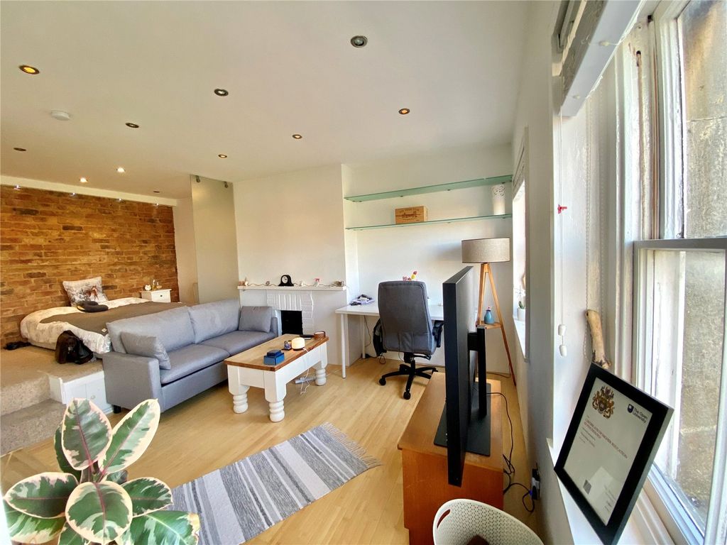 Property photo 1 of 12 Picture No. 11