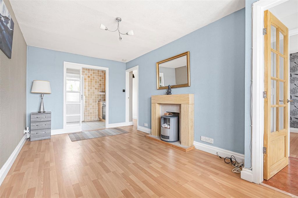 Property photo 3 of 18 16_78361.Jpg