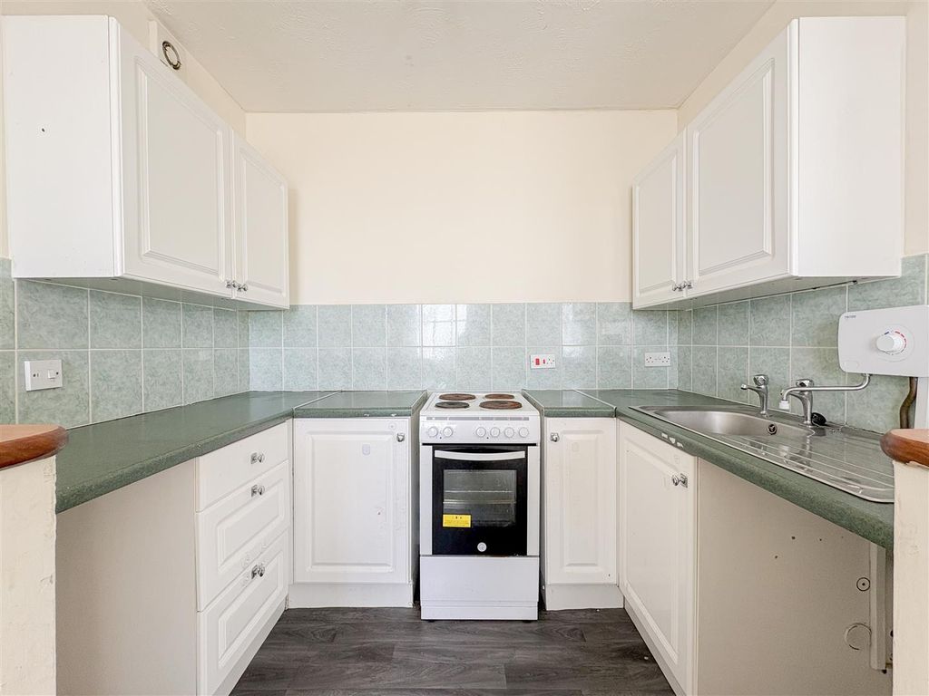 Property photo 3 of 16 Kitchen