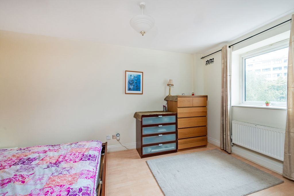 Property photo 3 of 8 Bedroom