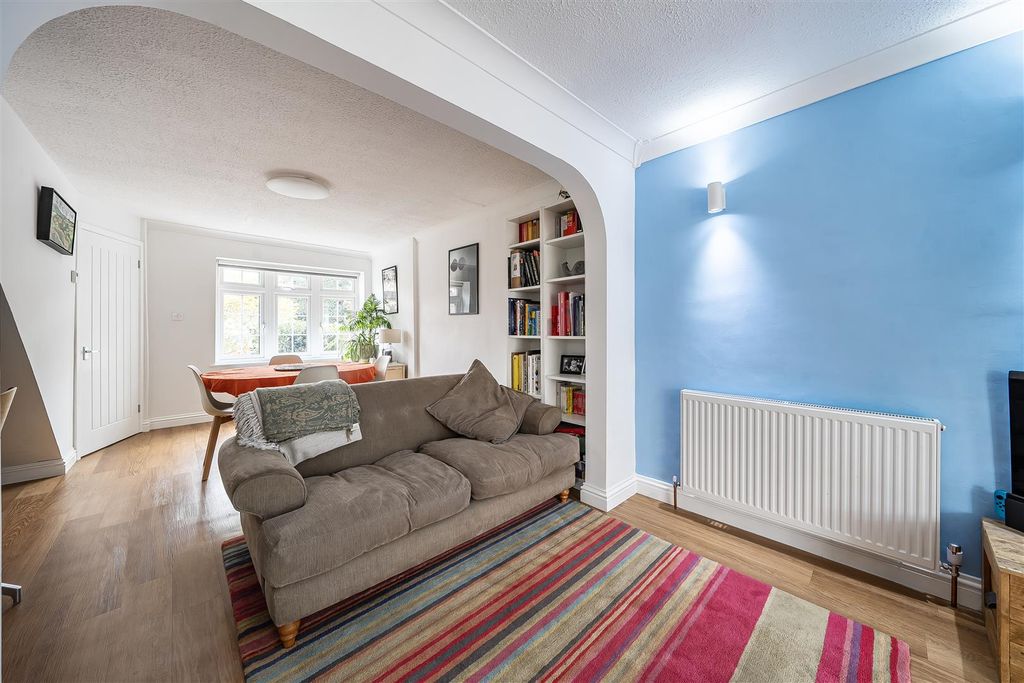 Property photo 3 of 22 Lounge / Diner