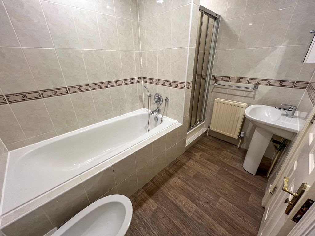 Additional image 24 of 2 bed flat for saleMolesey Park Road, East Molesey KT8
