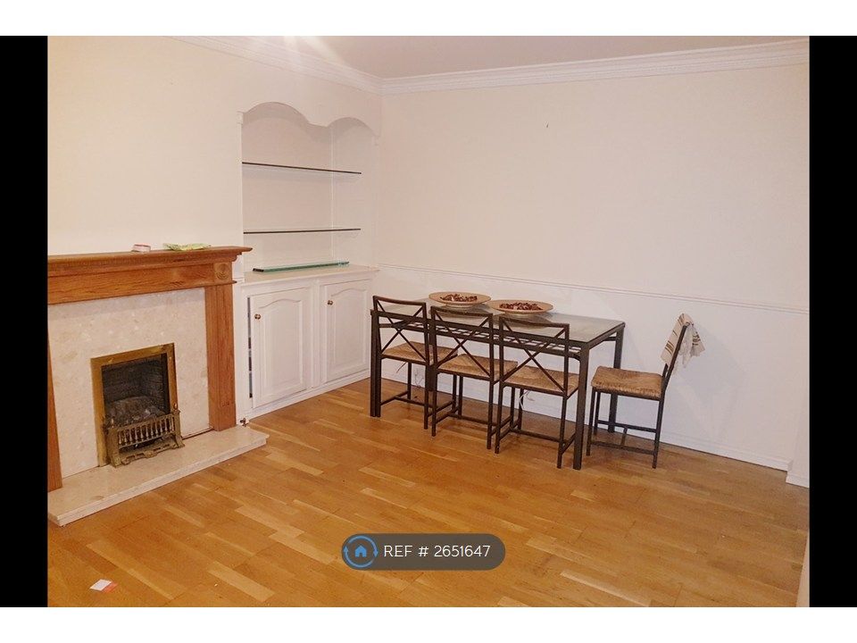 Property photo 3 of 5 Living Room 1/2