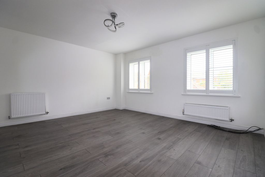 Property photo 2 of 28