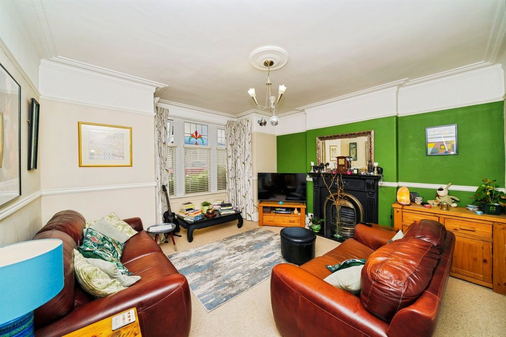 Property photo 2 of 20