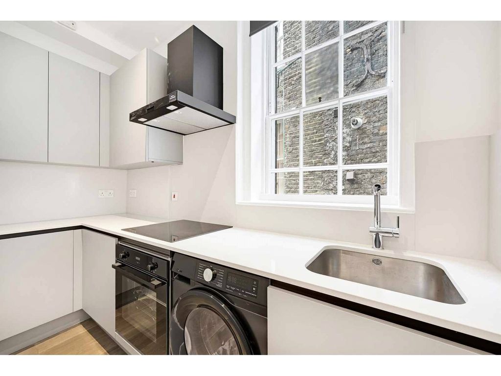 Property photo 2 of 14 Monmouth Street