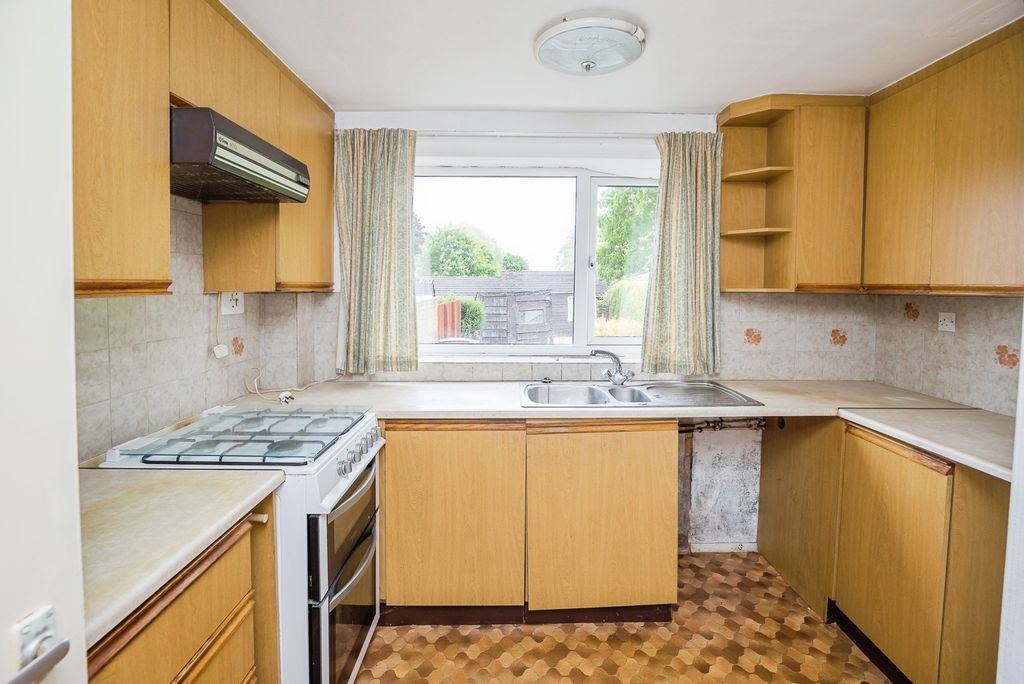 Property photo 3 of 12 Kitchen