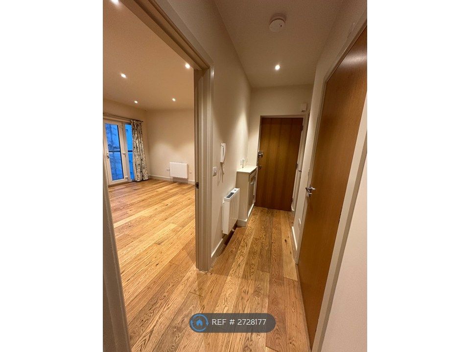 Property photo 3 of 12 Hallway