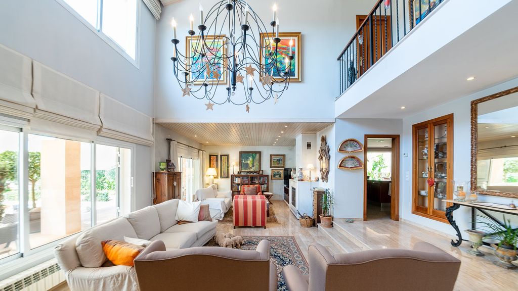 Property photo 3 of 9 74509 Small-8.Jpg