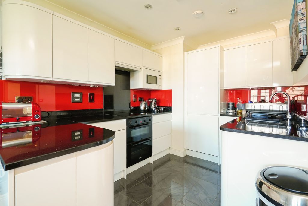 Property photo 3 of 19 Kitchen Area