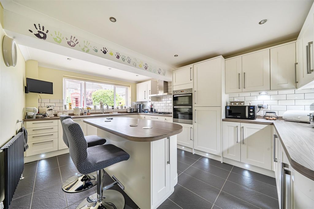 Property photo 2 of 22 1469090-1-6A1Edb2bbc96B.Jpg