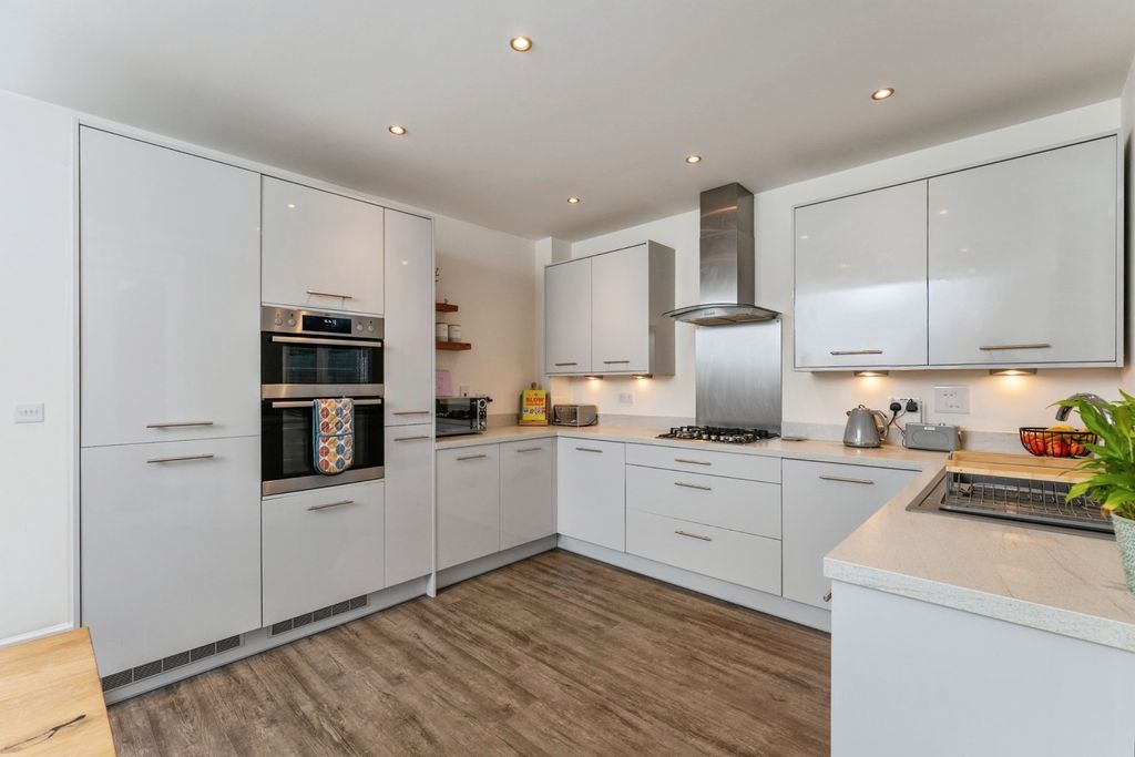 Property photo 2 of 31 Pbox-Img.Jpg