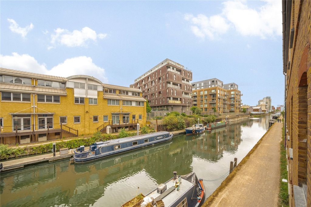Property photo 3 of 9 Limehouse Cut/View