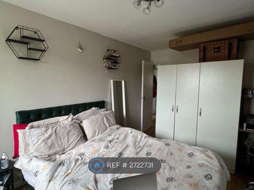 Property photo 2 of 8 King Size Bedroom