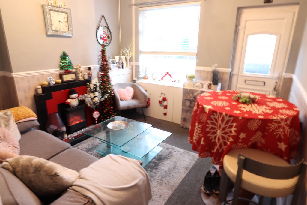 Property photo 1 of 7 2 Bedroom Terraced House For Sale