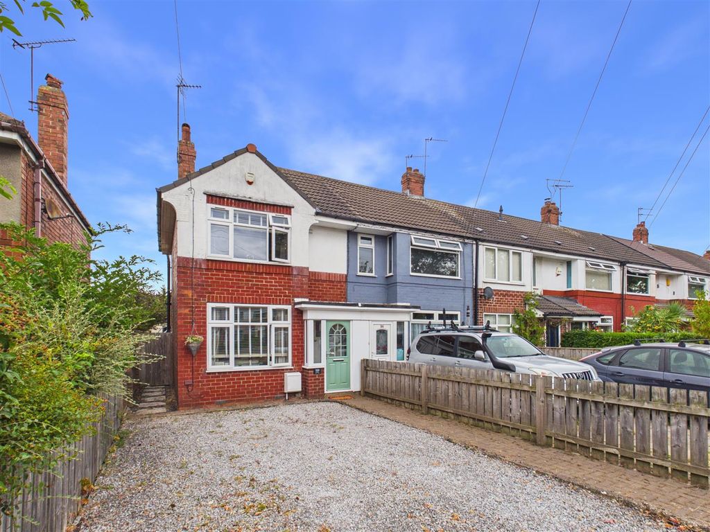 Property photo 1 of 15 Wold Road - Main