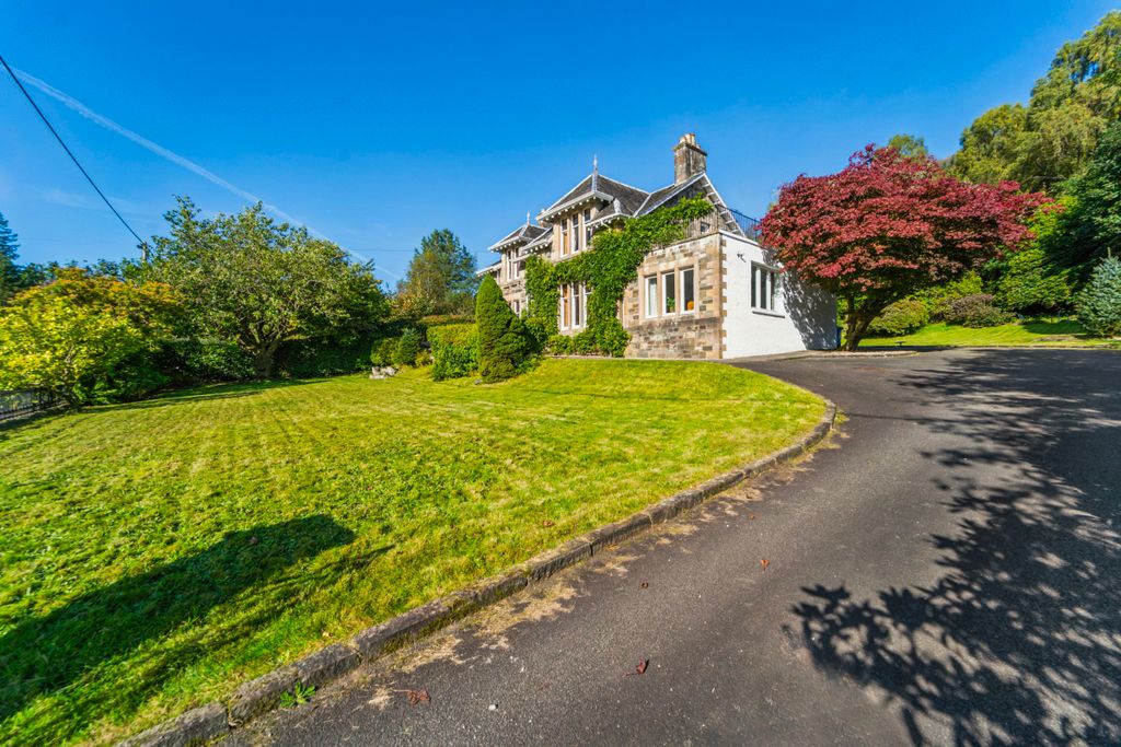 Property photo 2 of 38