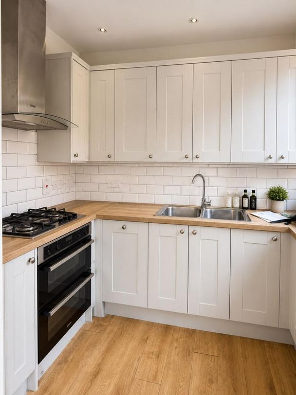 Property photo 2 of 8 Kitchen