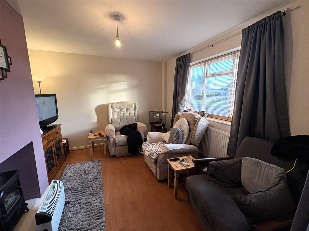 Property photo 3 of 8 Lounge.Jpg