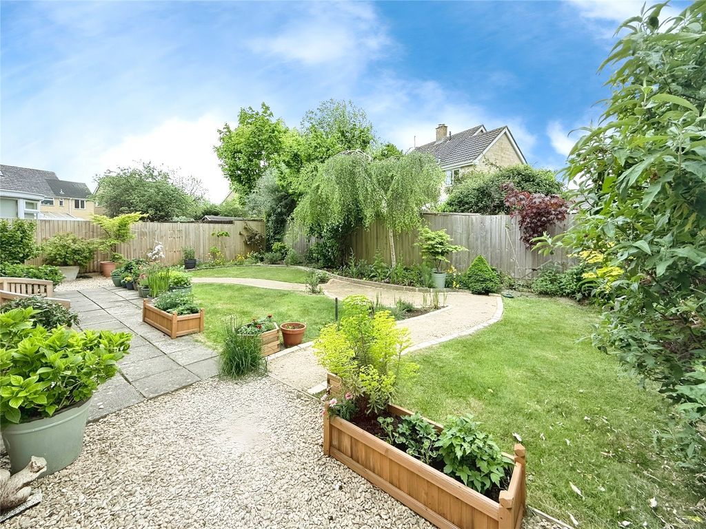 Property photo 2 of 15 Picture No. 23