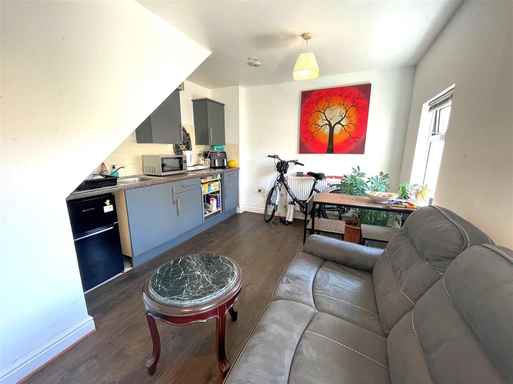 Property photo 2 of 8 5.Jpg
