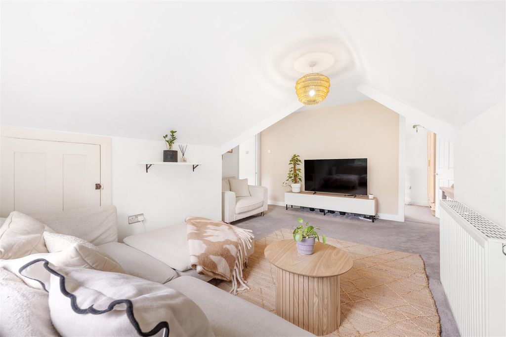 Property photo 2 of 10 Croydon Road-5.Jpg